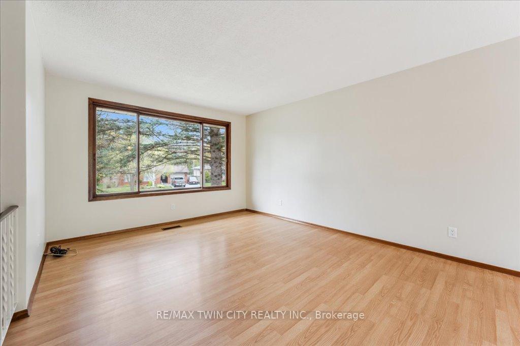 Photo 6 of 23 Black Walnut Drive, Kitchener — HOMEH