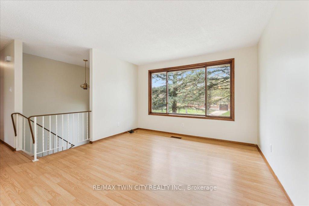 Photo 7 of 23 Black Walnut Drive, Kitchener — HOMEH