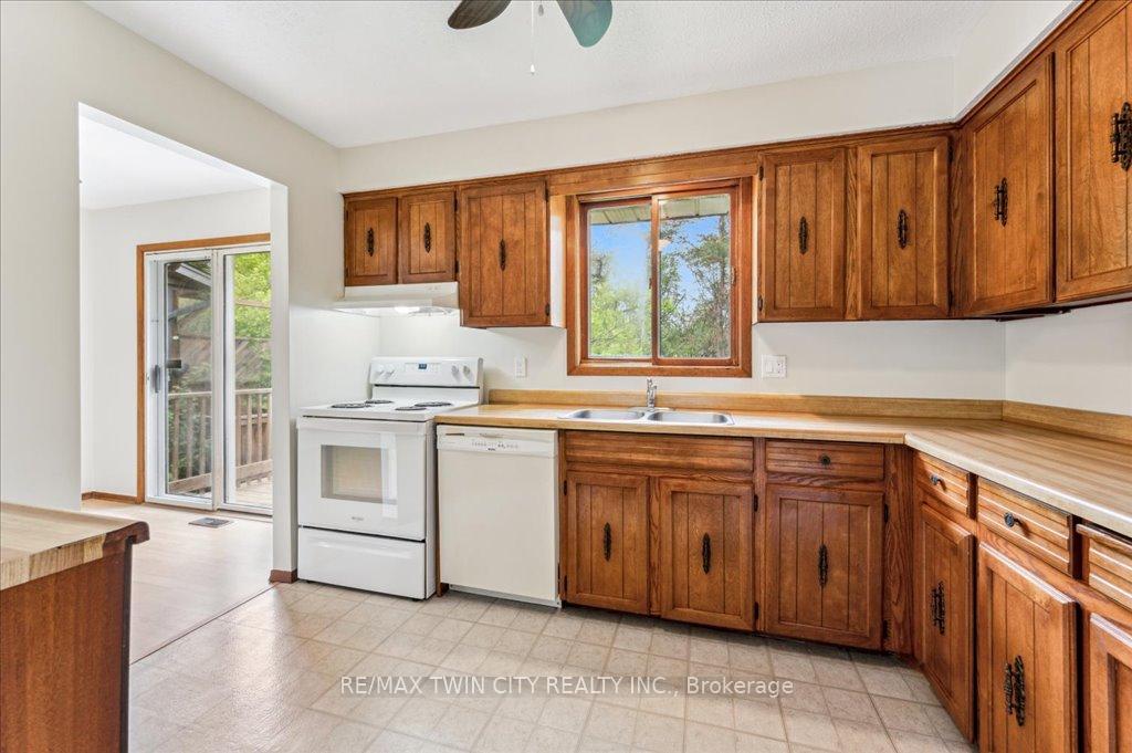 Photo 11 of 23 Black Walnut Drive, Kitchener — HOMEH