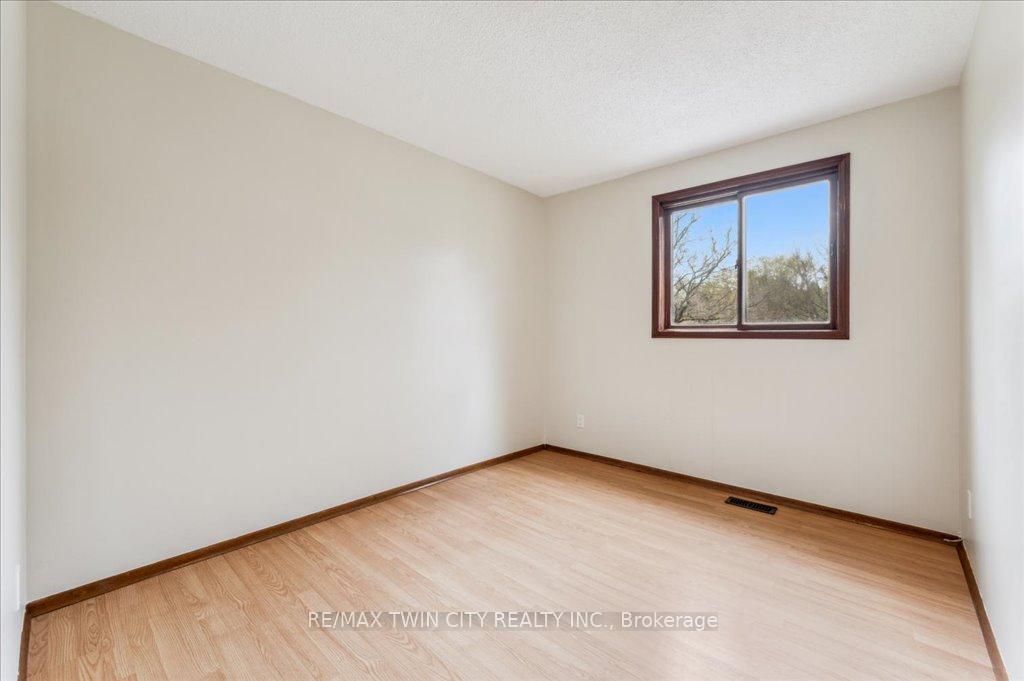 Photo 14 of 23 Black Walnut Drive, Kitchener — HOMEH