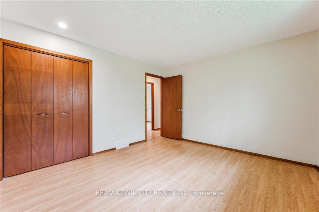 Photo 15 of 23 Black Walnut Drive, Kitchener — HOMEH