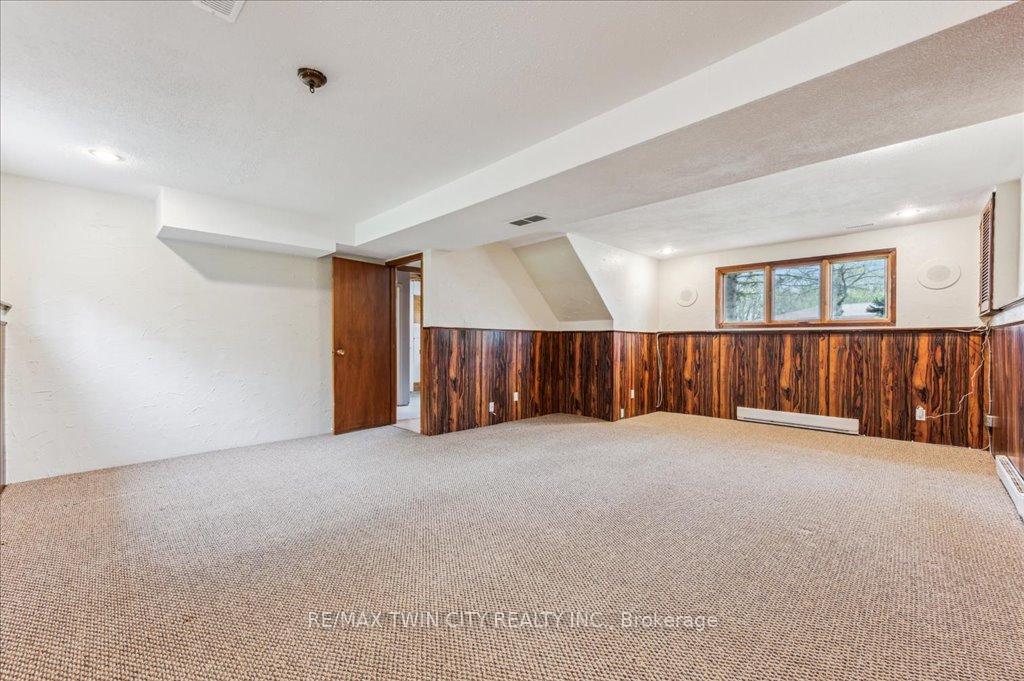 Photo 17 of 23 Black Walnut Drive, Kitchener — HOMEH