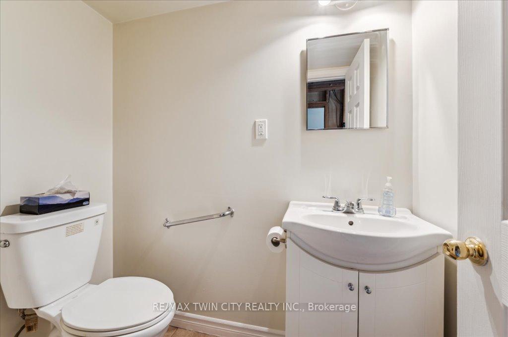 Photo 19 of 23 Black Walnut Drive, Kitchener — HOMEH