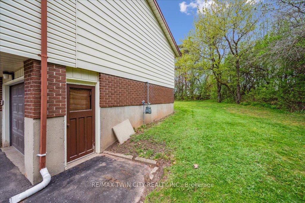 Photo 21 of 23 Black Walnut Drive, Kitchener — HOMEH