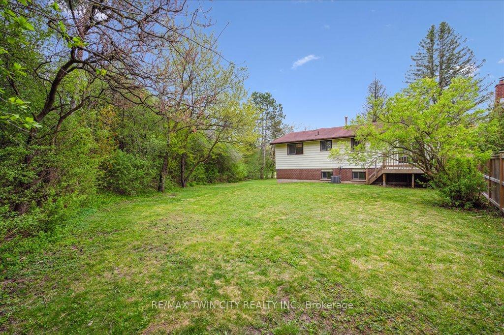 Photo 24 of 23 Black Walnut Drive, Kitchener — HOMEH
