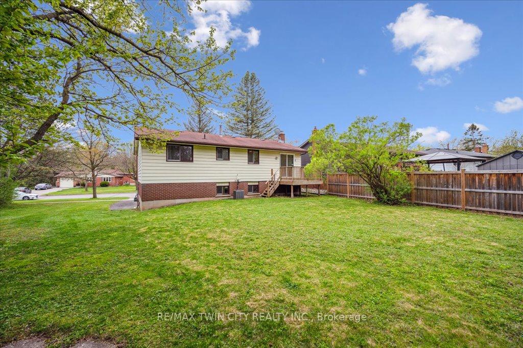 Photo 25 of 23 Black Walnut Drive, Kitchener — HOMEH