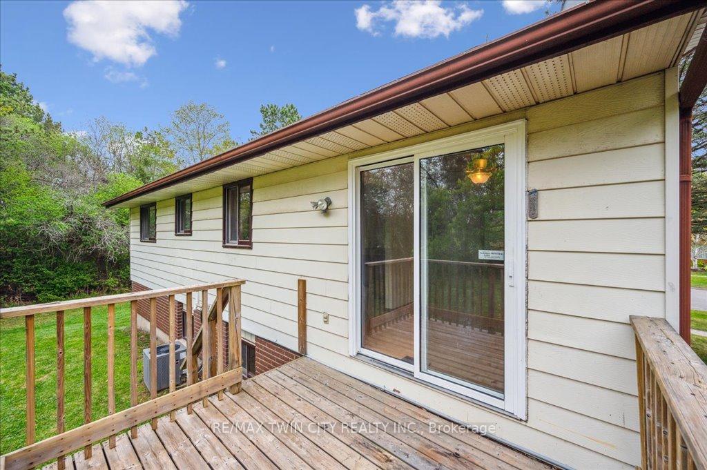 Photo 26 of 23 Black Walnut Drive, Kitchener — HOMEH
