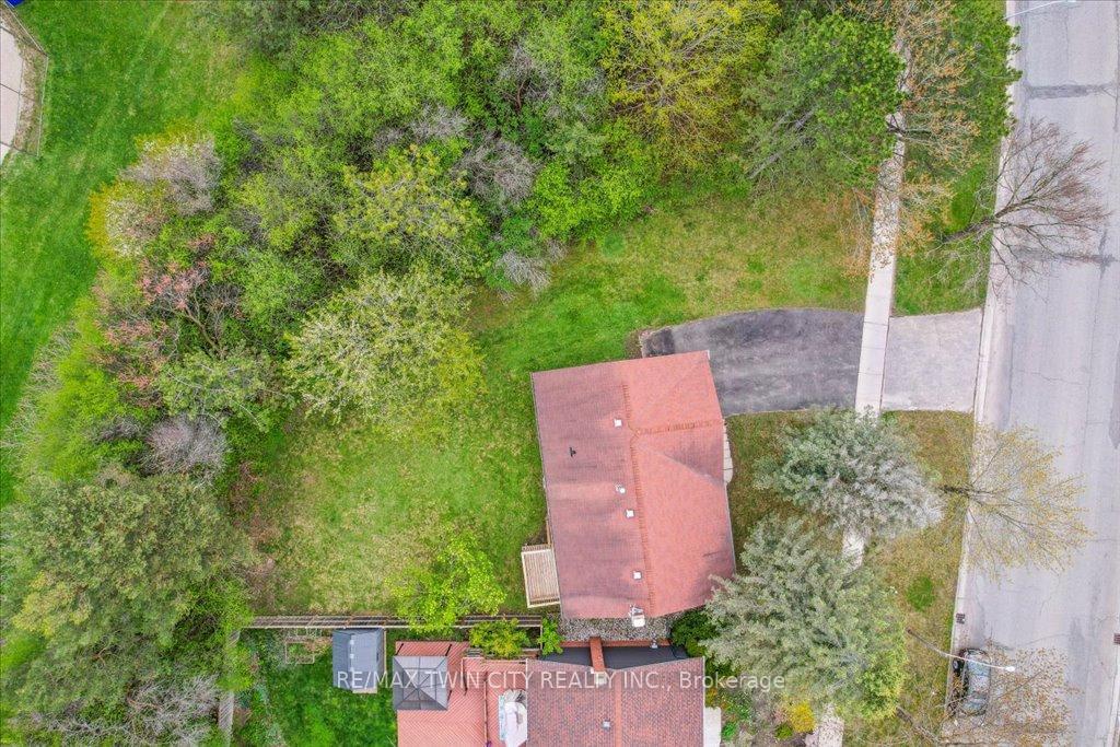 Photo 29 of 23 Black Walnut Drive, Kitchener — HOMEH