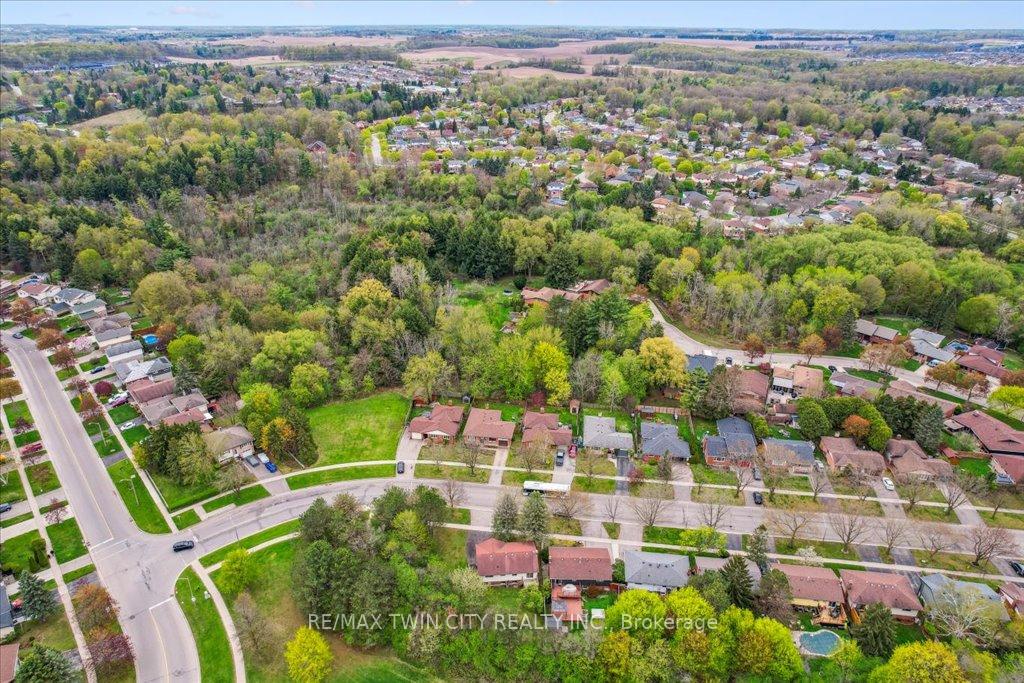 Photo 31 of 23 Black Walnut Drive, Kitchener — HOMEH