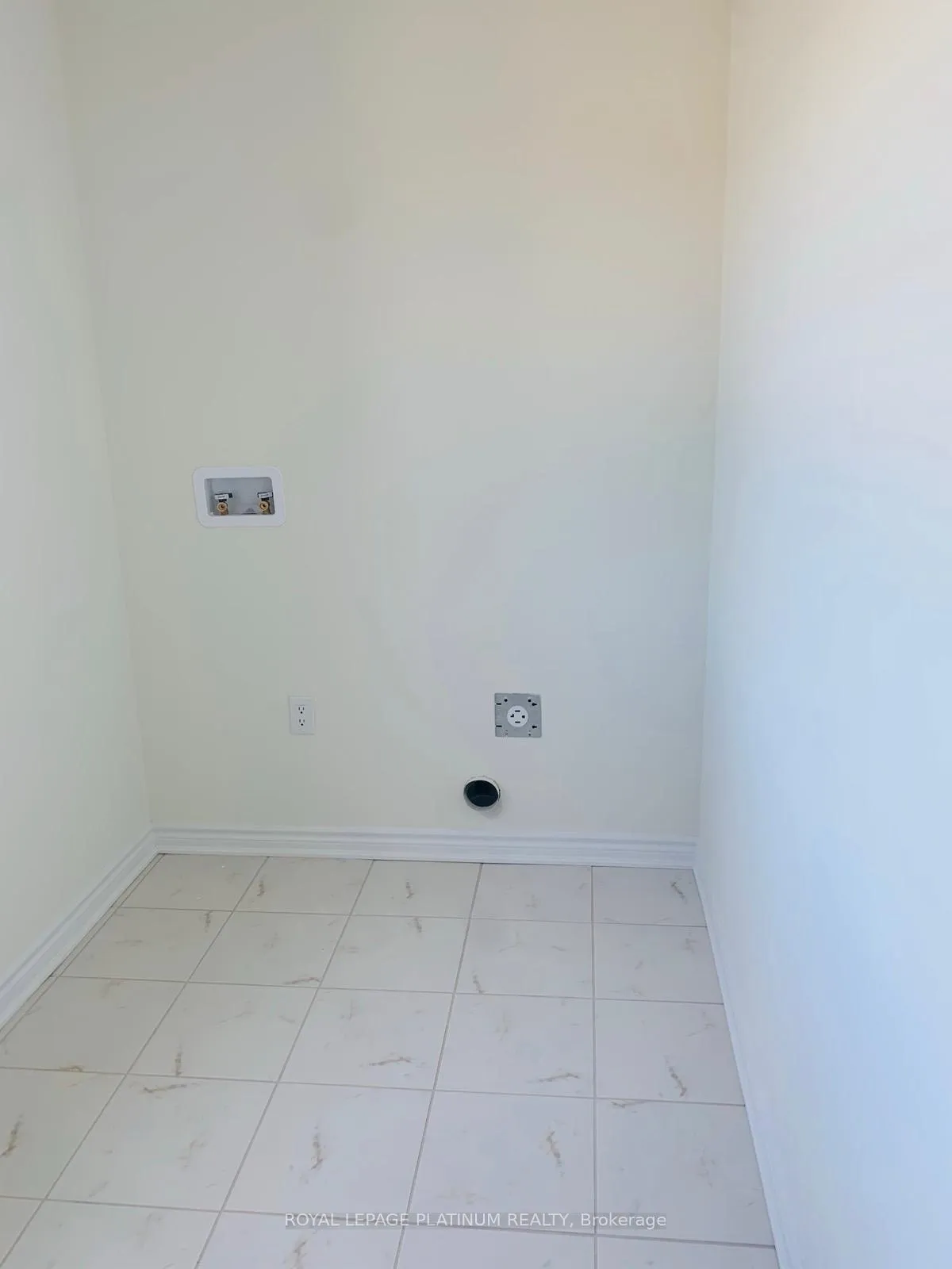 Photo 2 of 1366 Sycamore Garden, Milton, Cobban — HOMEH