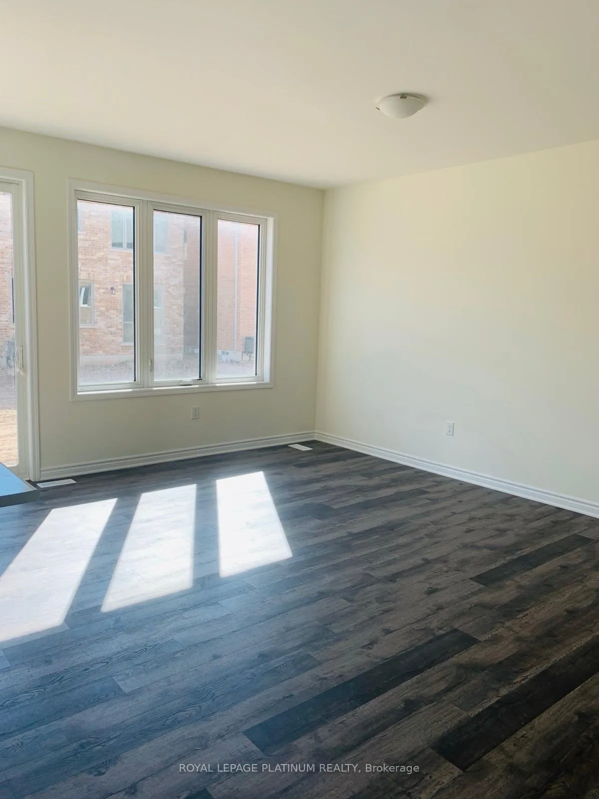 Photo 12 of 1366 Sycamore Garden, Milton, Cobban — HOMEH