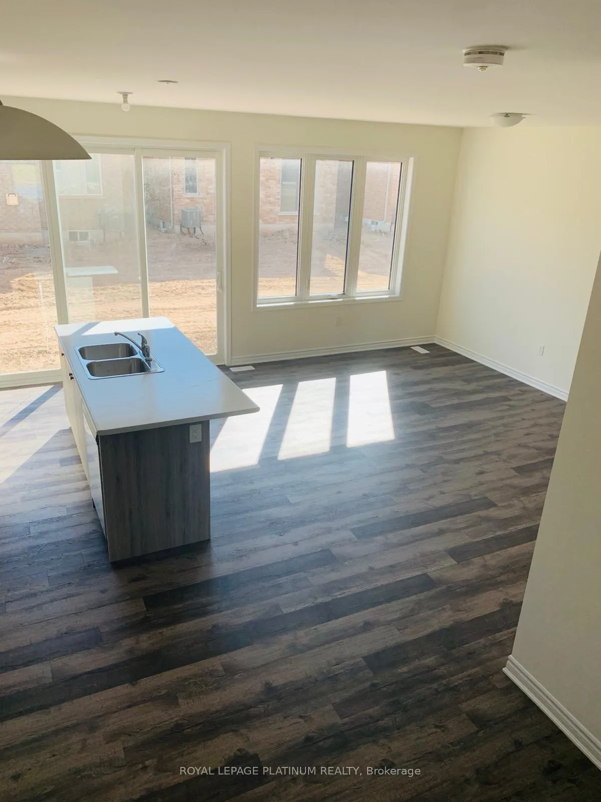 Photo 15 of 1366 Sycamore Garden, Milton, Cobban — HOMEH
