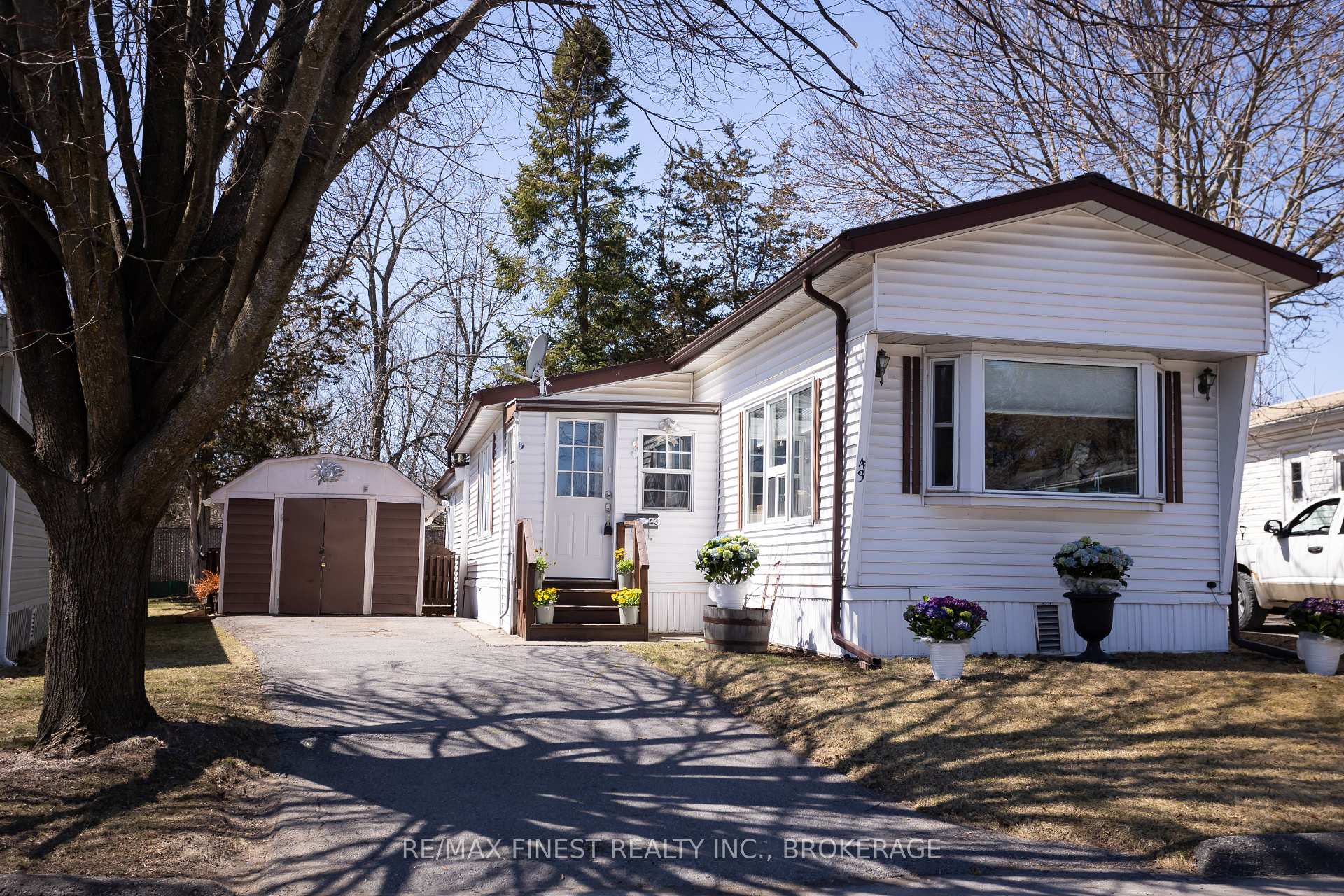 Photo 2 of 43 Worthington Way, Kingston, Rideau — HOMEH