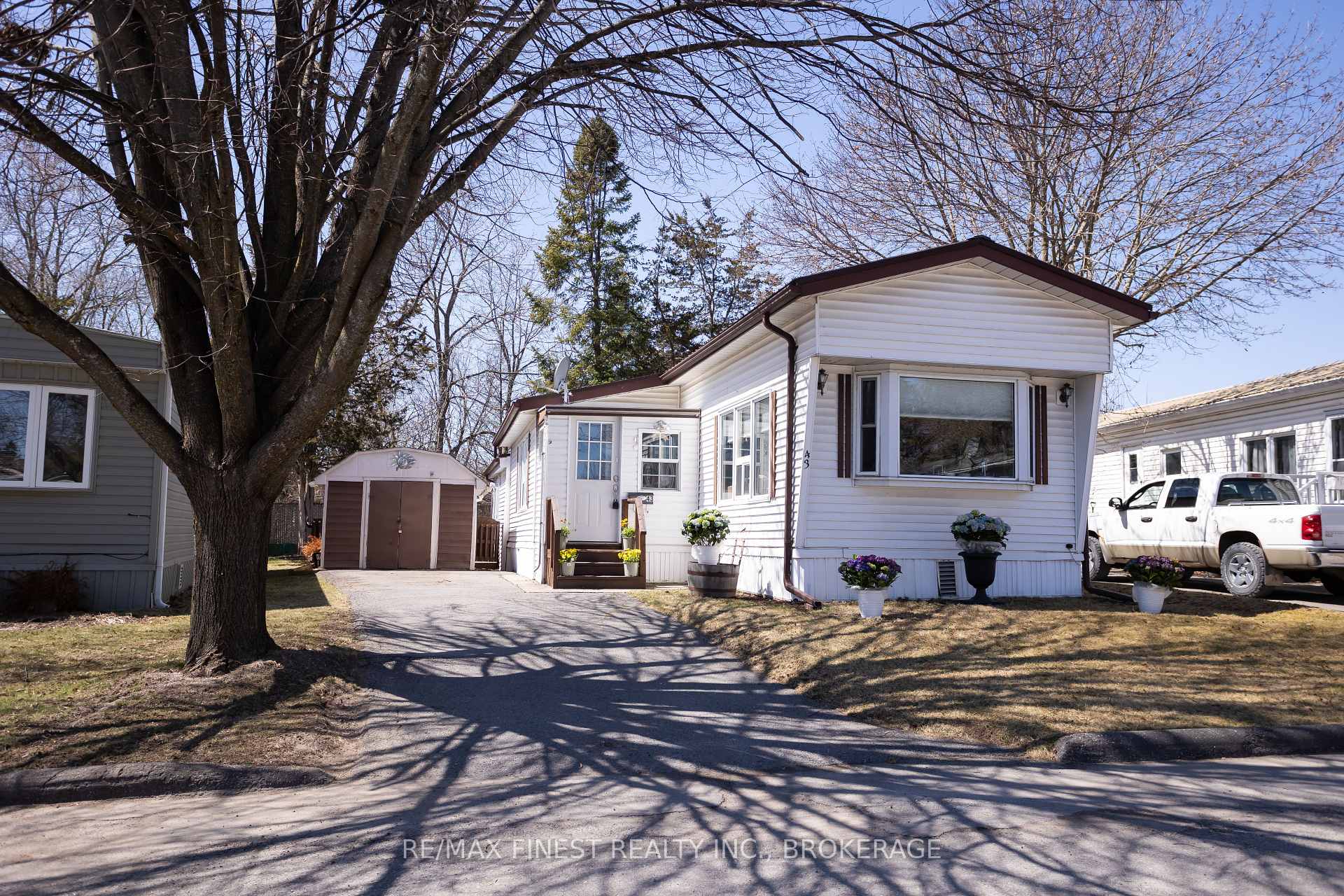 Photo 3 of 43 Worthington Way, Kingston, Rideau — HOMEH