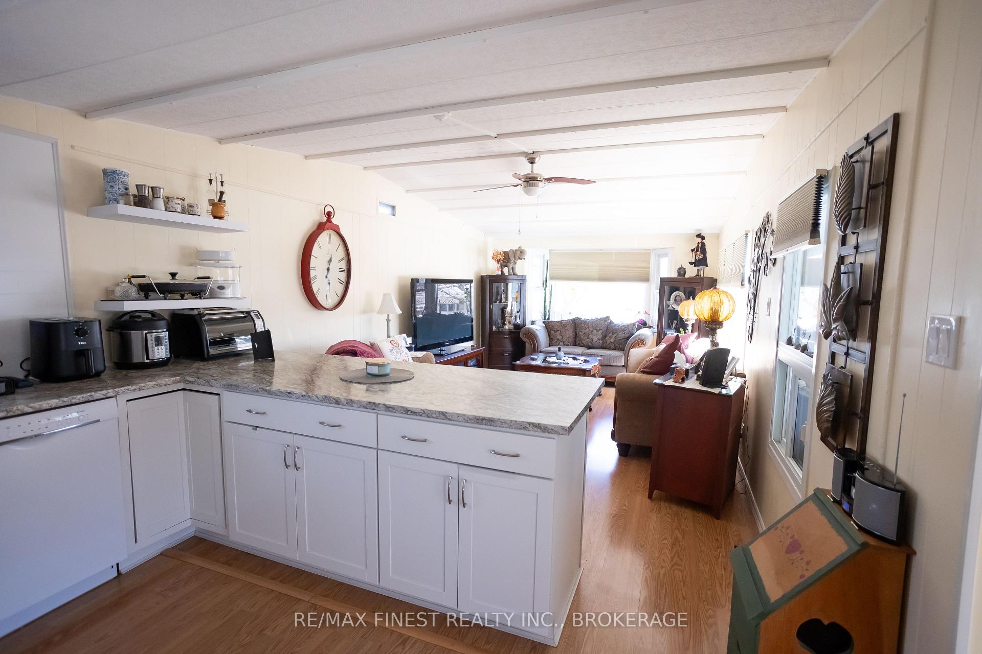 Photo 12 of 43 Worthington Way, Kingston, Rideau — HOMEH
