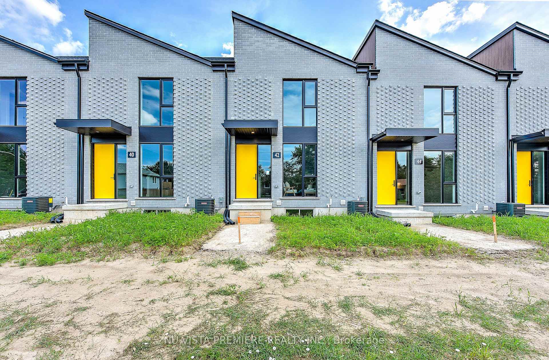 Photo 1 of Unit 42, 85 Tunks Lane, Middlesex Centre, Komoka — HOMEH