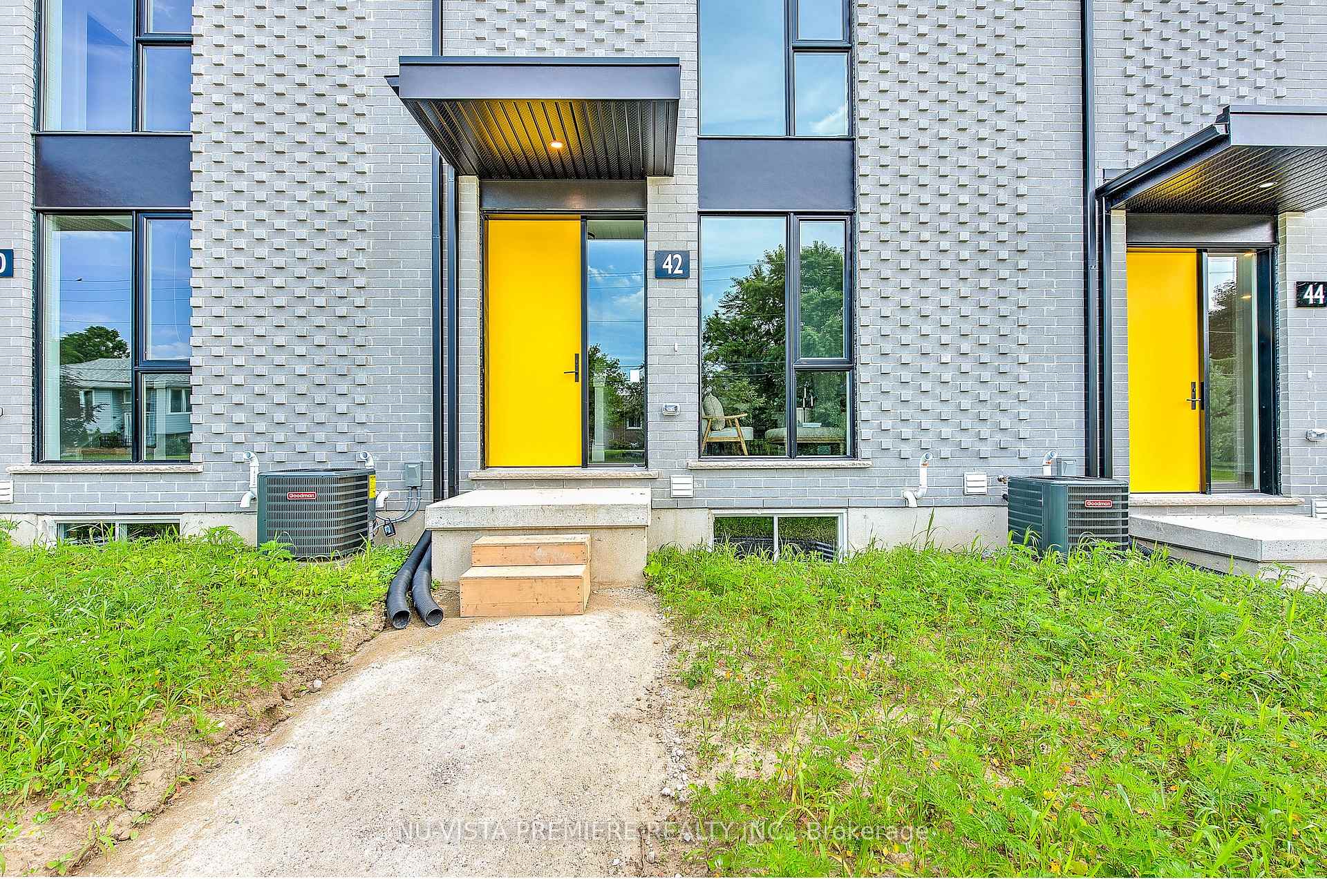 Photo 3 of Unit 42, 85 Tunks Lane, Middlesex Centre, Komoka — HOMEH