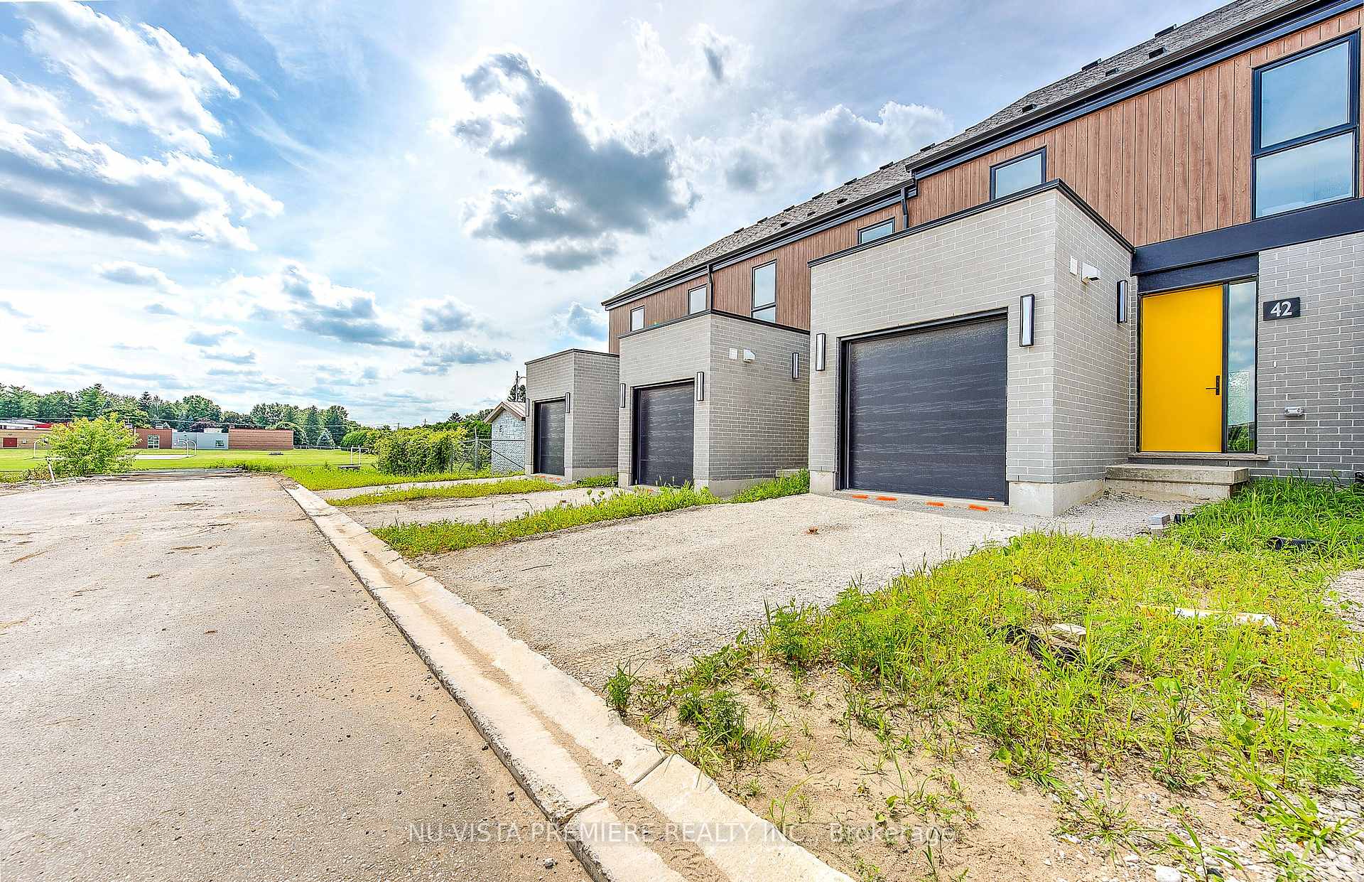 Photo 4 of Unit 42, 85 Tunks Lane, Middlesex Centre, Komoka — HOMEH