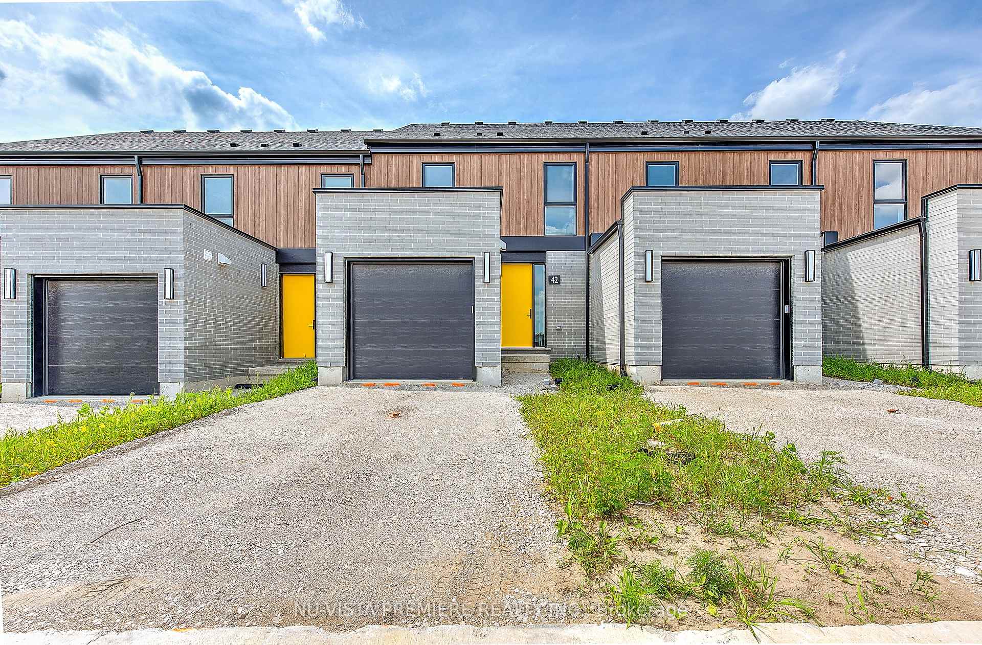 Photo 5 of Unit 42, 85 Tunks Lane, Middlesex Centre, Komoka — HOMEH