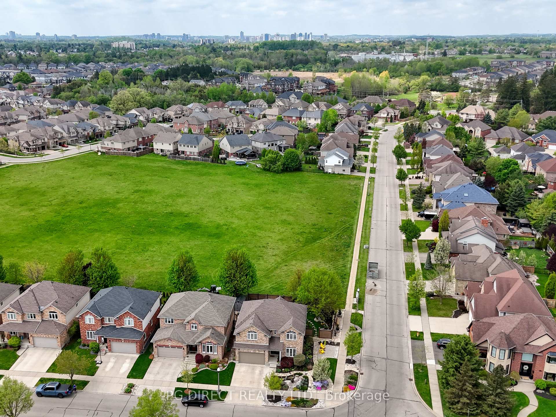 Photo 2 of 242 Hawkswood Drive, Kitchener — HOMEH