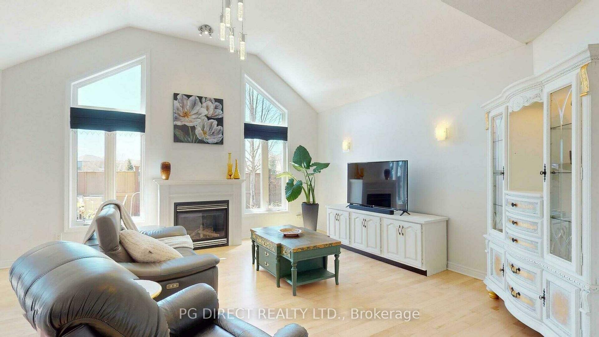 Photo 3 of 242 Hawkswood Drive, Kitchener — HOMEH