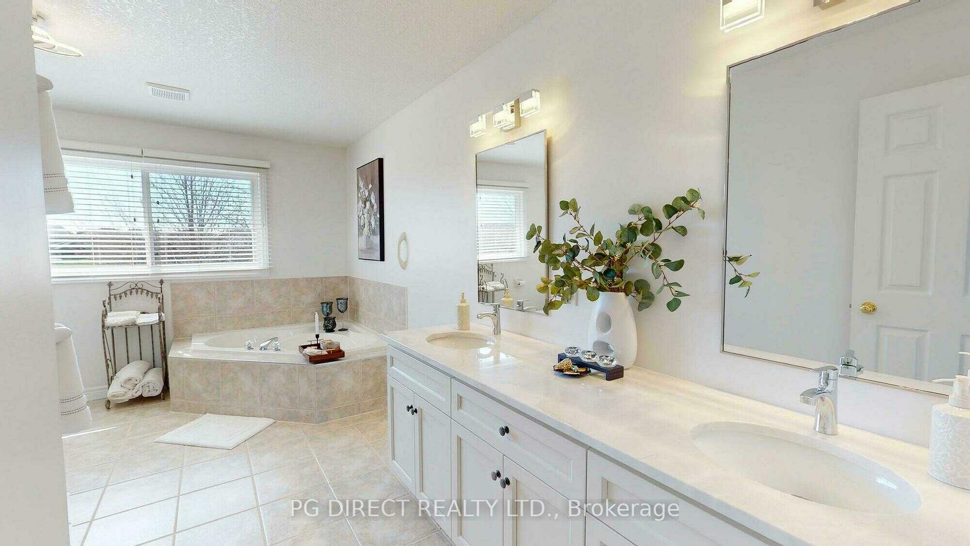 Photo 12 of 242 Hawkswood Drive, Kitchener — HOMEH