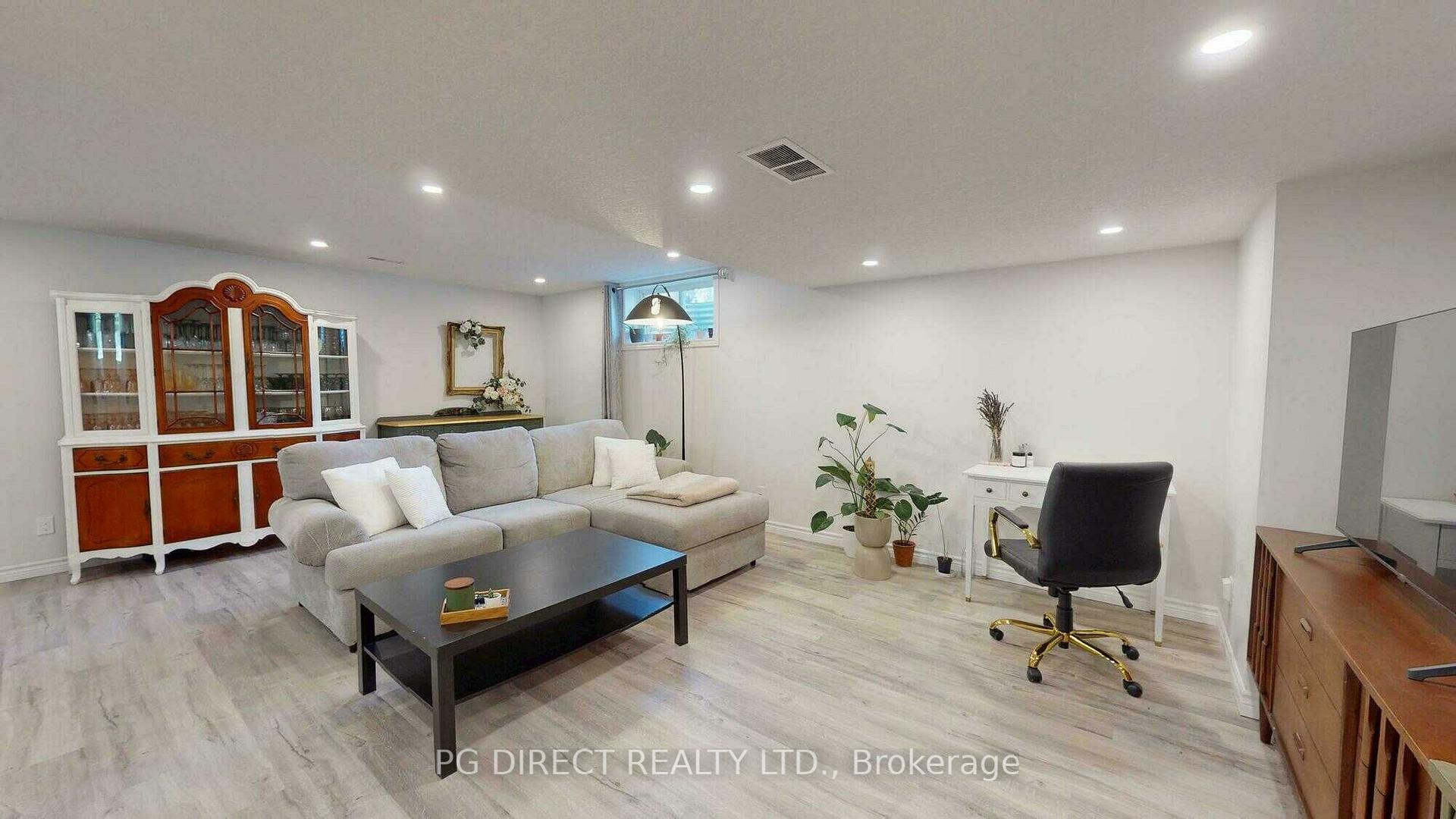 Photo 17 of 242 Hawkswood Drive, Kitchener — HOMEH