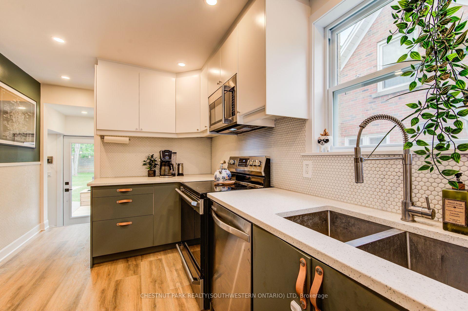 Photo 9 of 256 Mansion Street, Kitchener — HOMEH