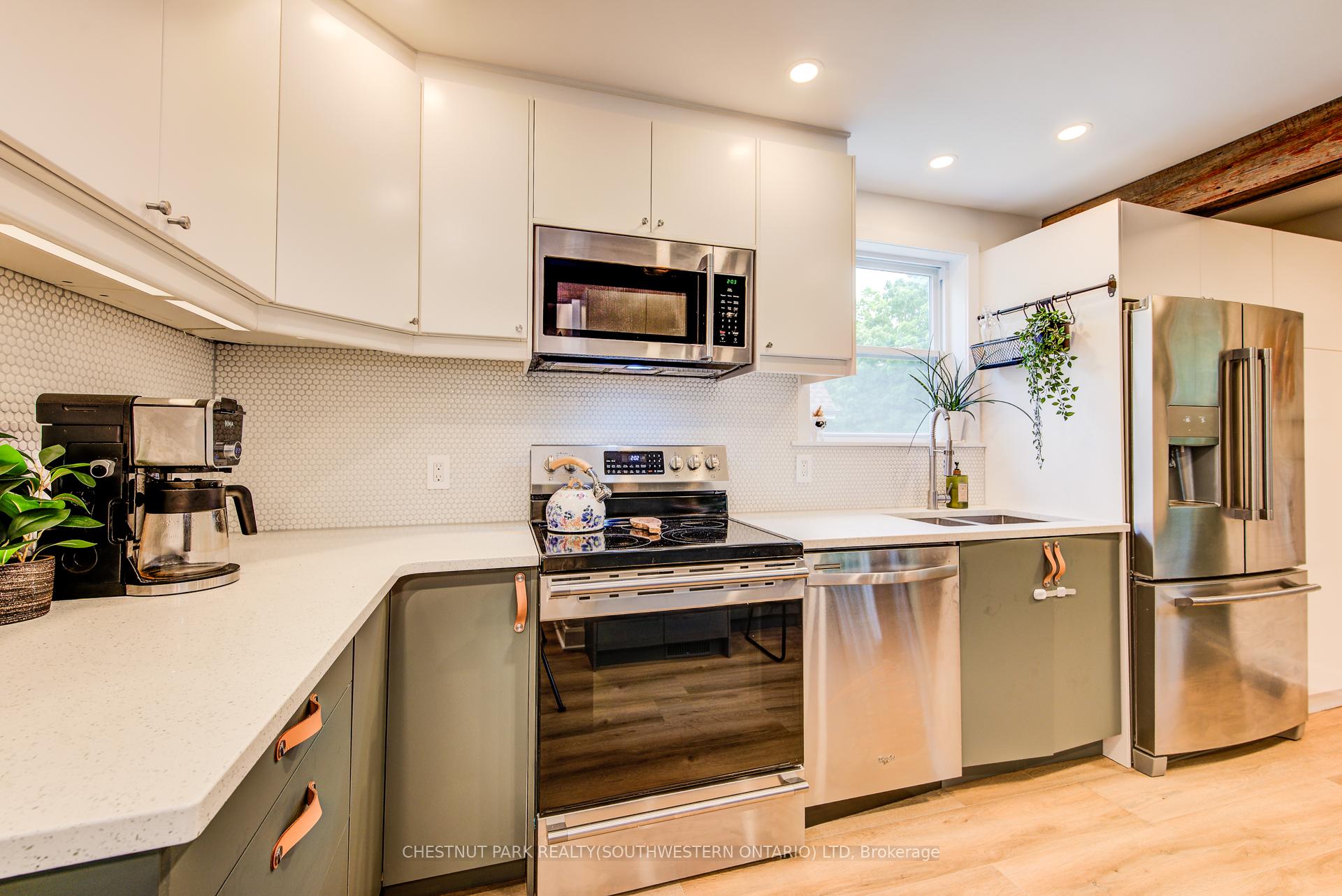 Photo 10 of 256 Mansion Street, Kitchener — HOMEH