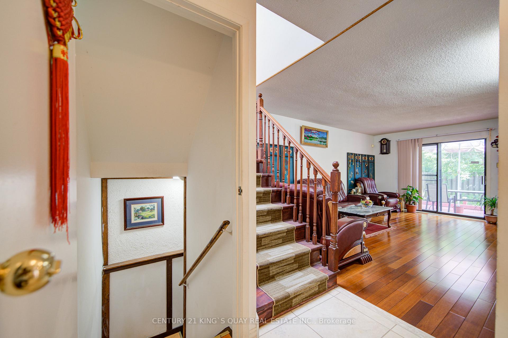 Photo 12 of 6 Cottsmore Crescent, Markham, Milliken Mills West — HOMEH