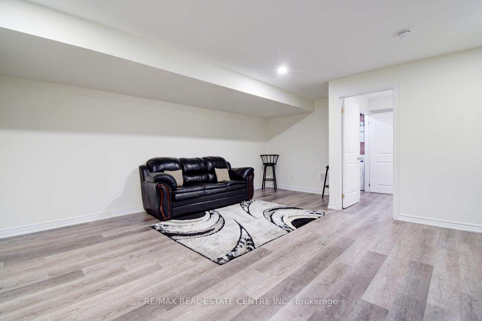 Photo 7 of 1369 Farmstead Drive, Milton, Ford — HOMEH