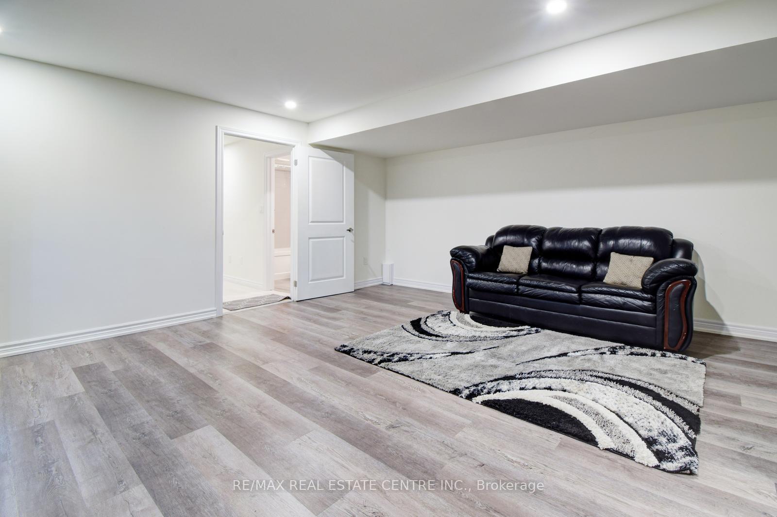 Photo 8 of 1369 Farmstead Drive, Milton, Ford — HOMEH