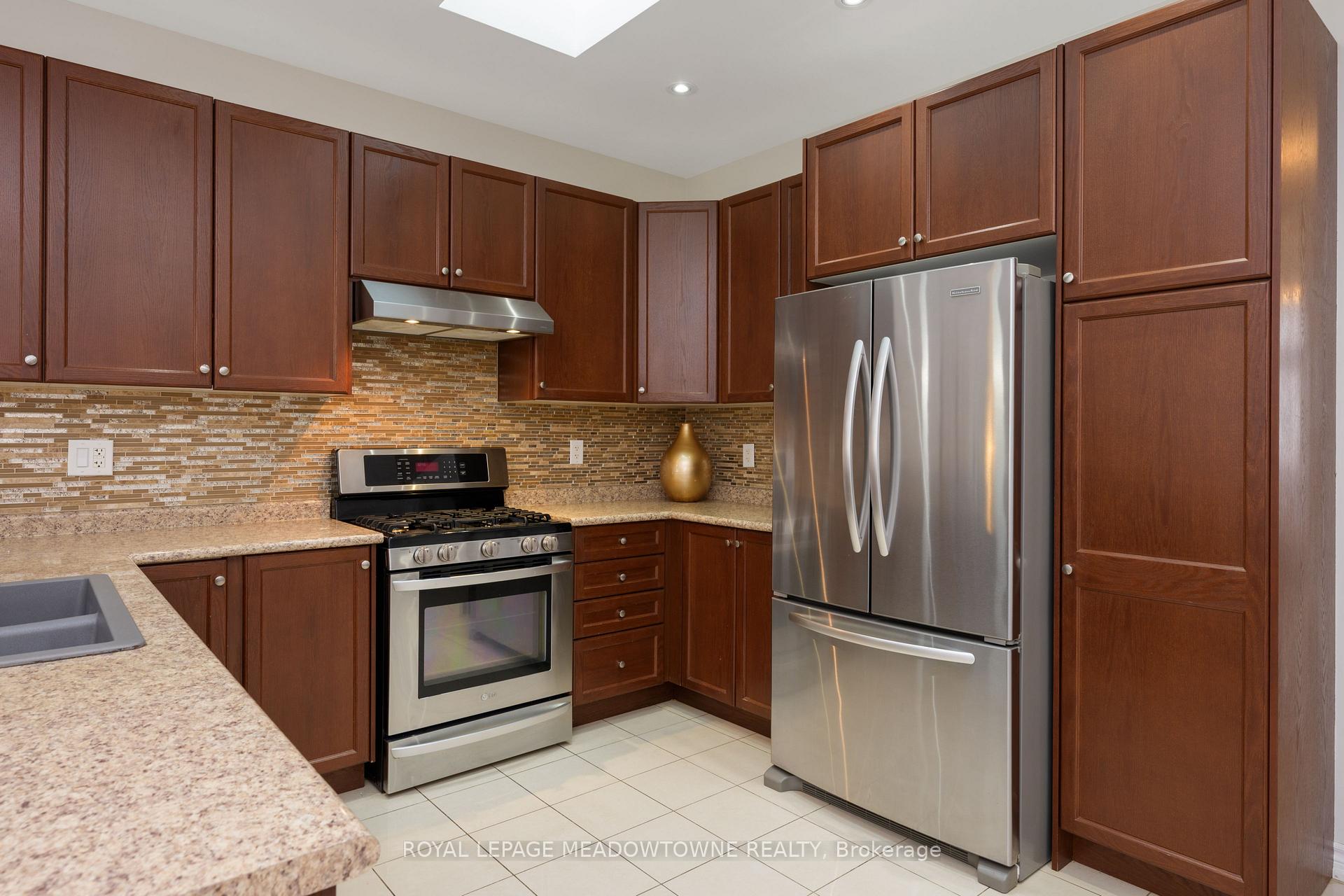 Photo 18 of 195 Minto Crescent, Milton, Willmott — HOMEH