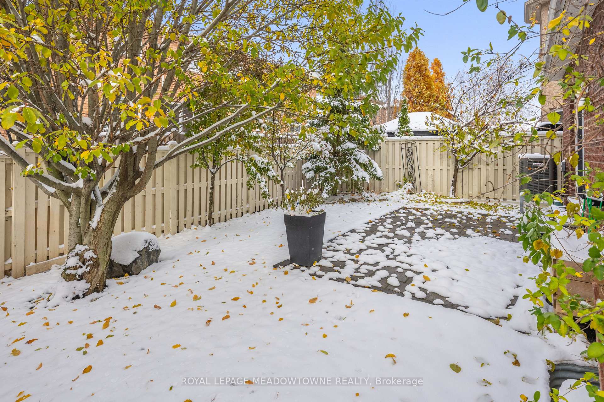 Photo 43 of 195 Minto Crescent, Milton, Willmott — HOMEH