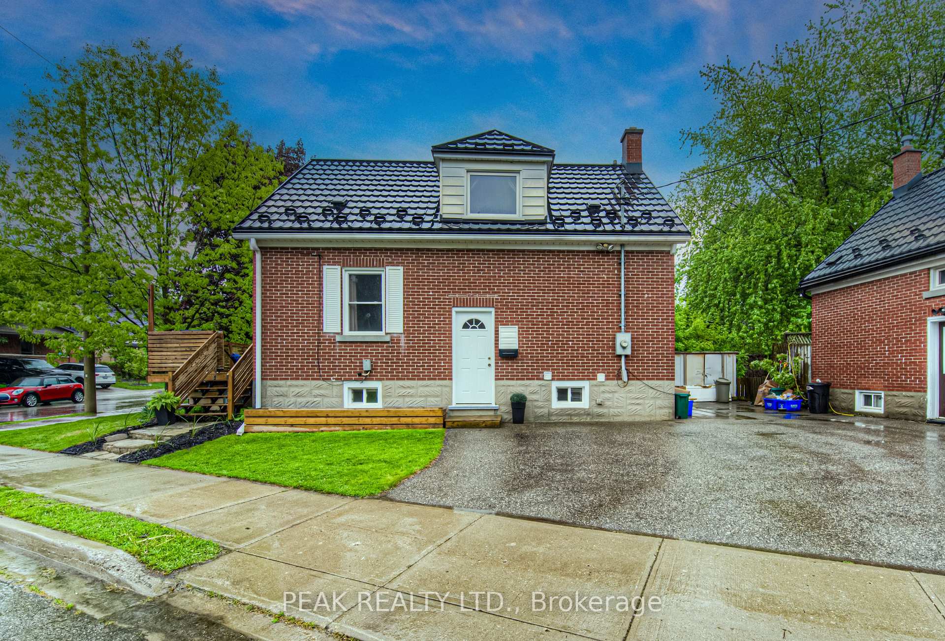 Photo 3 of 19 Ellis Avenue, Kitchener — HOMEH