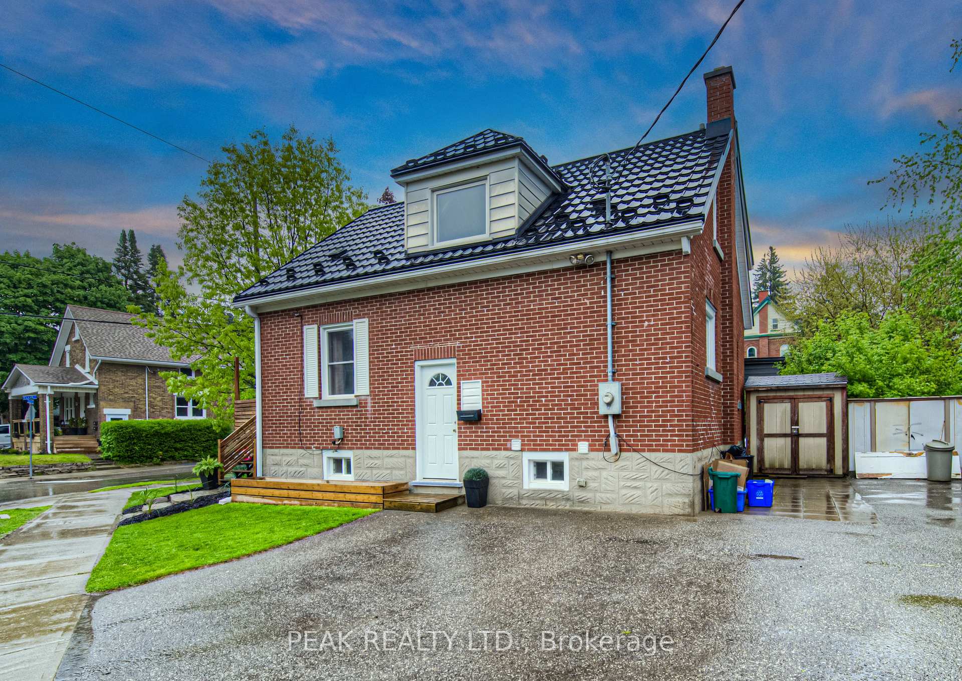 Photo 4 of 19 Ellis Avenue, Kitchener — HOMEH