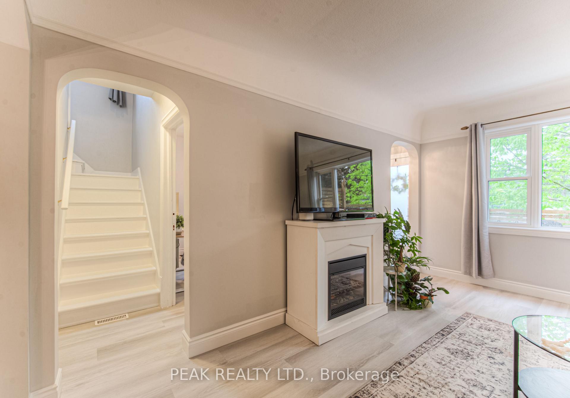 Photo 14 of 19 Ellis Avenue, Kitchener — HOMEH