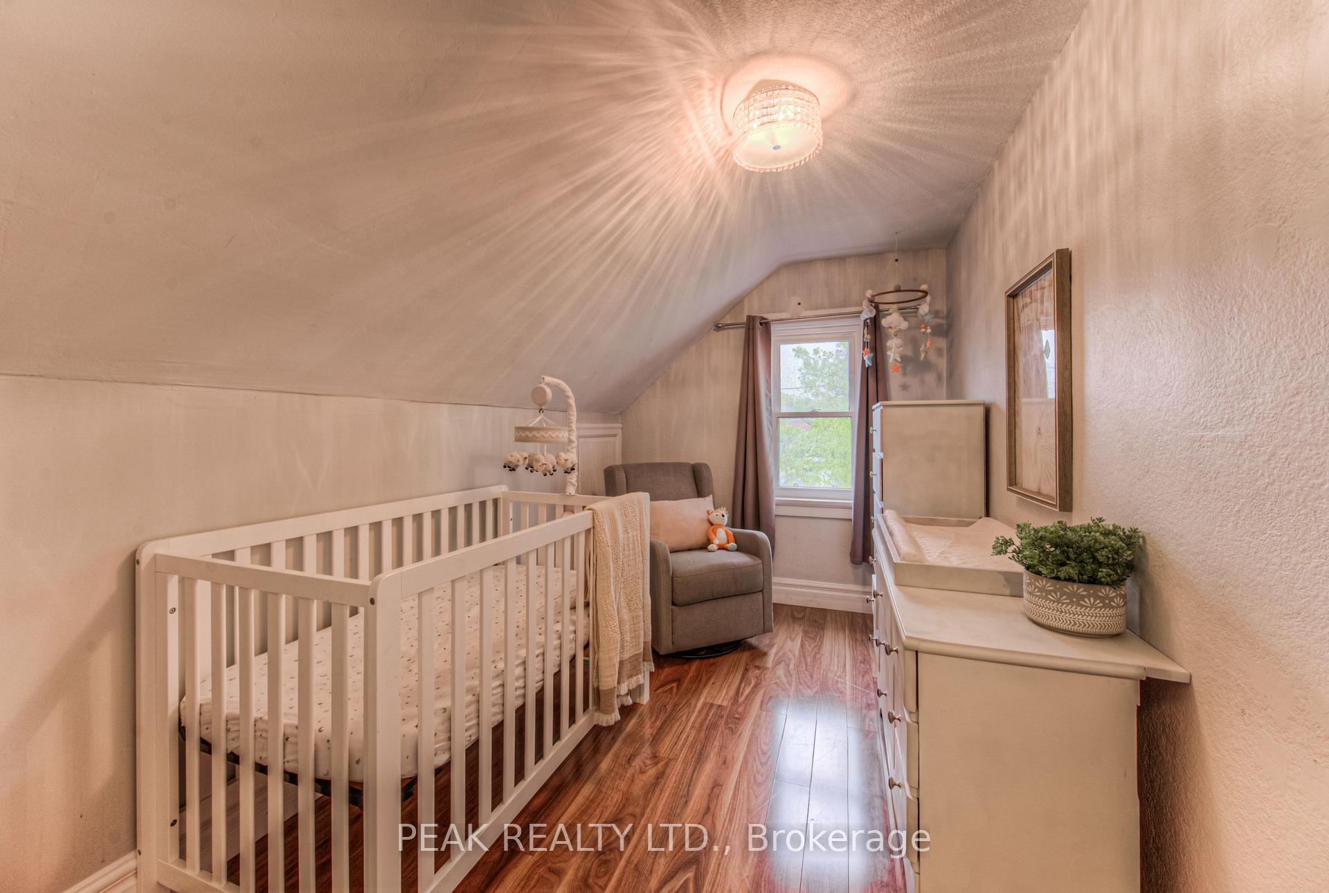 Photo 33 of 19 Ellis Avenue, Kitchener — HOMEH
