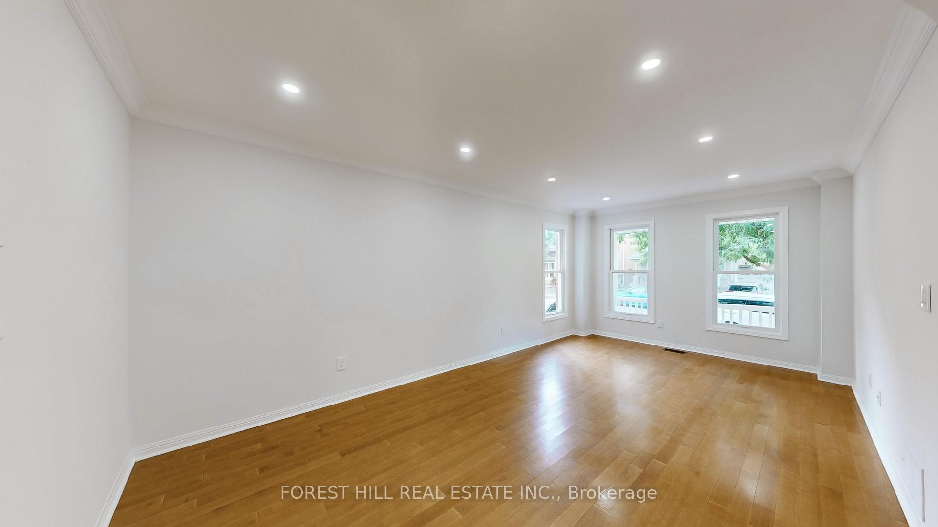 Photo 3 of 4 Lionheart Lane, Markham, Berczy — HOMEH