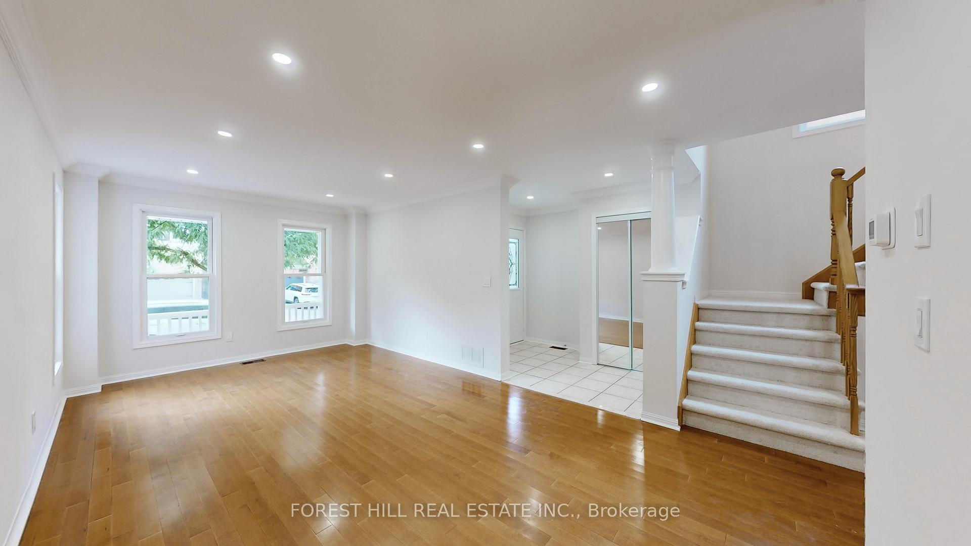 Photo 4 of 4 Lionheart Lane, Markham, Berczy — HOMEH