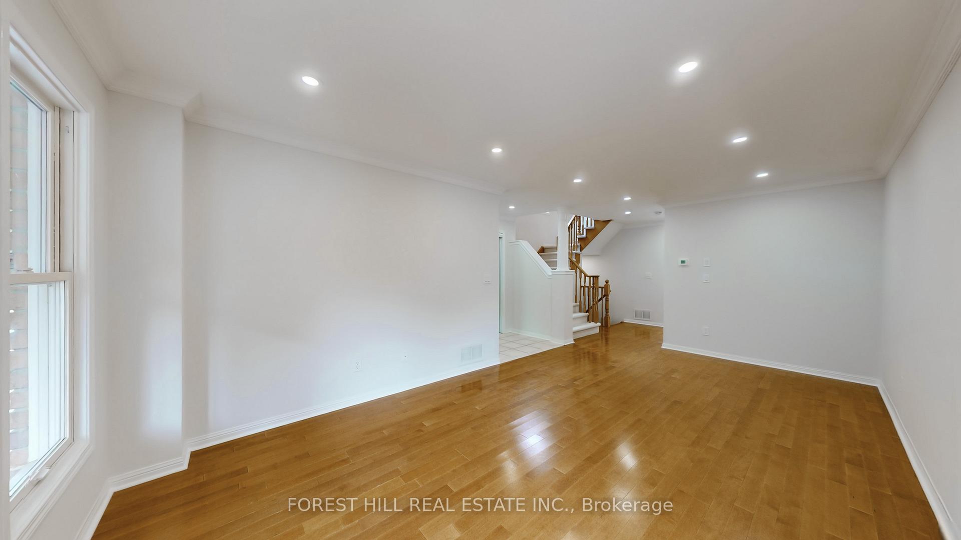 Photo 5 of 4 Lionheart Lane, Markham, Berczy — HOMEH