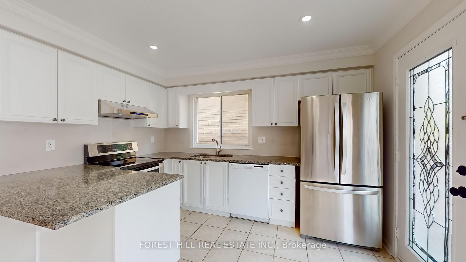 Photo 6 of 4 Lionheart Lane, Markham, Berczy — HOMEH