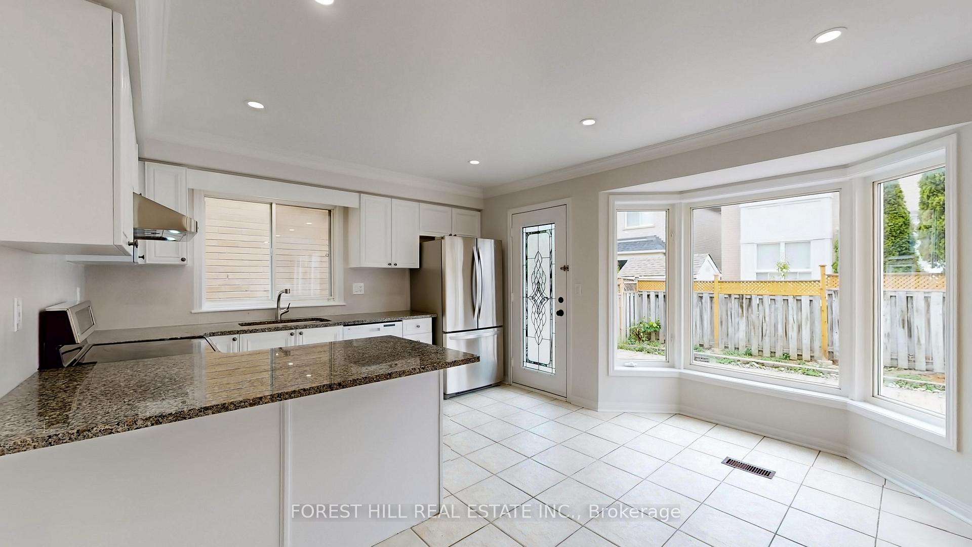Photo 7 of 4 Lionheart Lane, Markham, Berczy — HOMEH