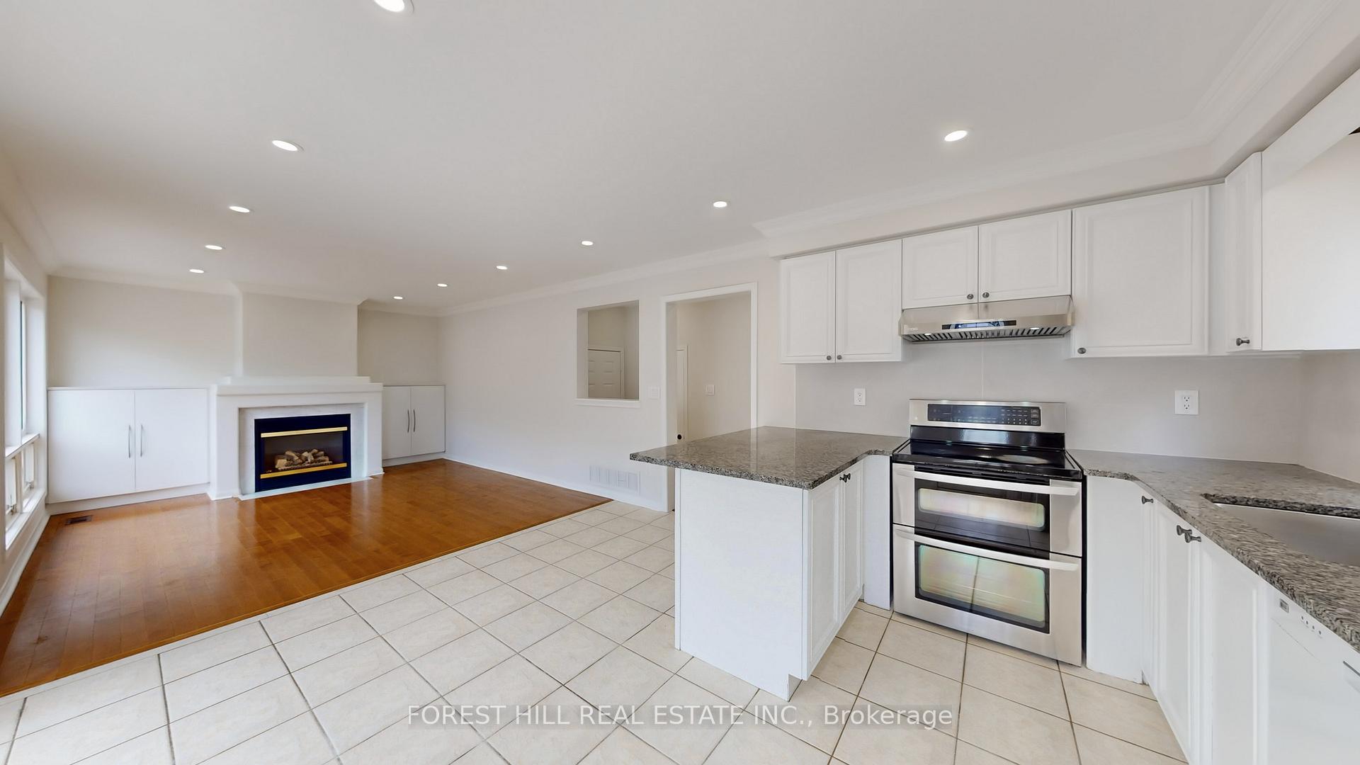 Photo 8 of 4 Lionheart Lane, Markham, Berczy — HOMEH