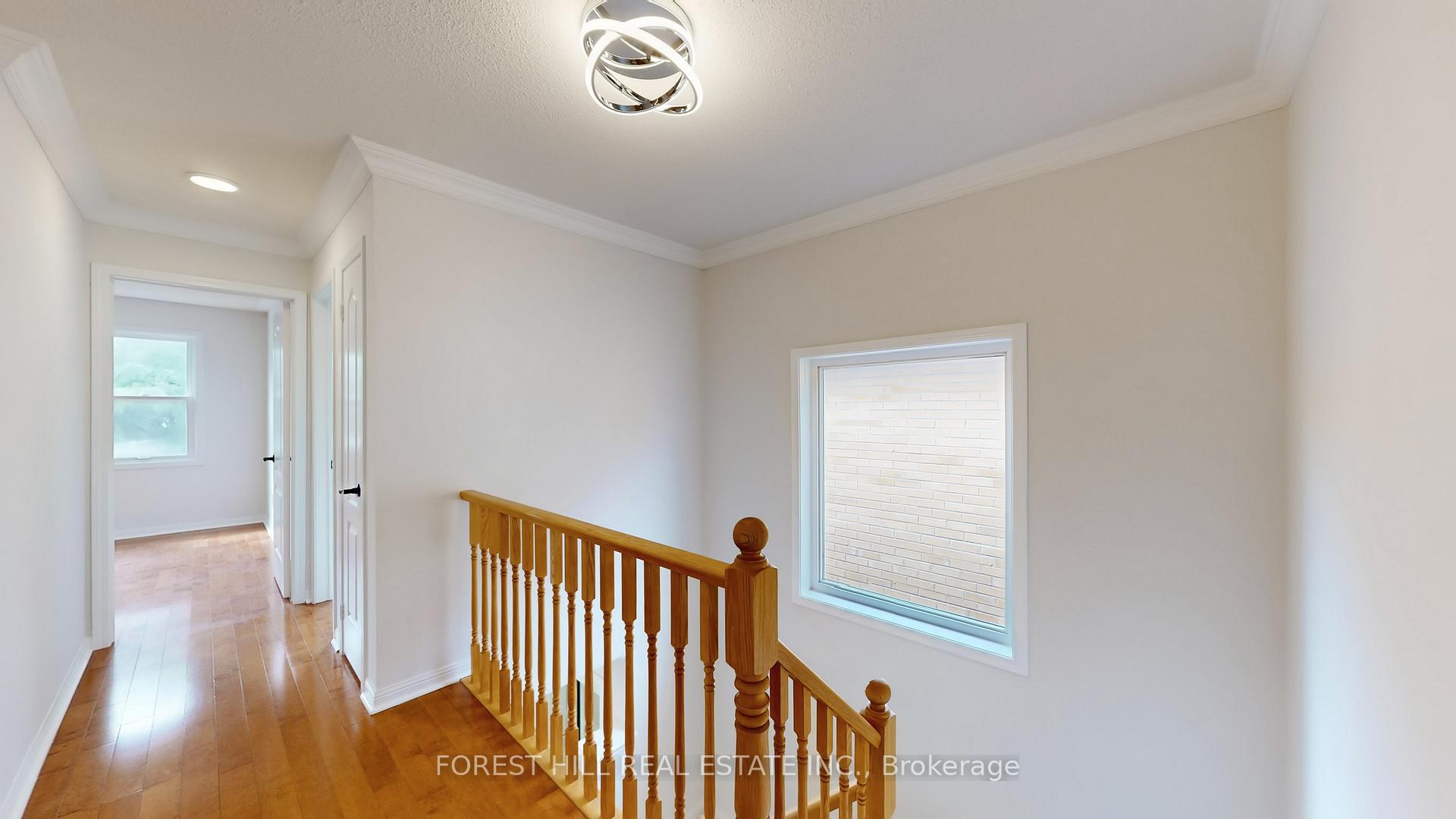 Photo 10 of 4 Lionheart Lane, Markham, Berczy — HOMEH