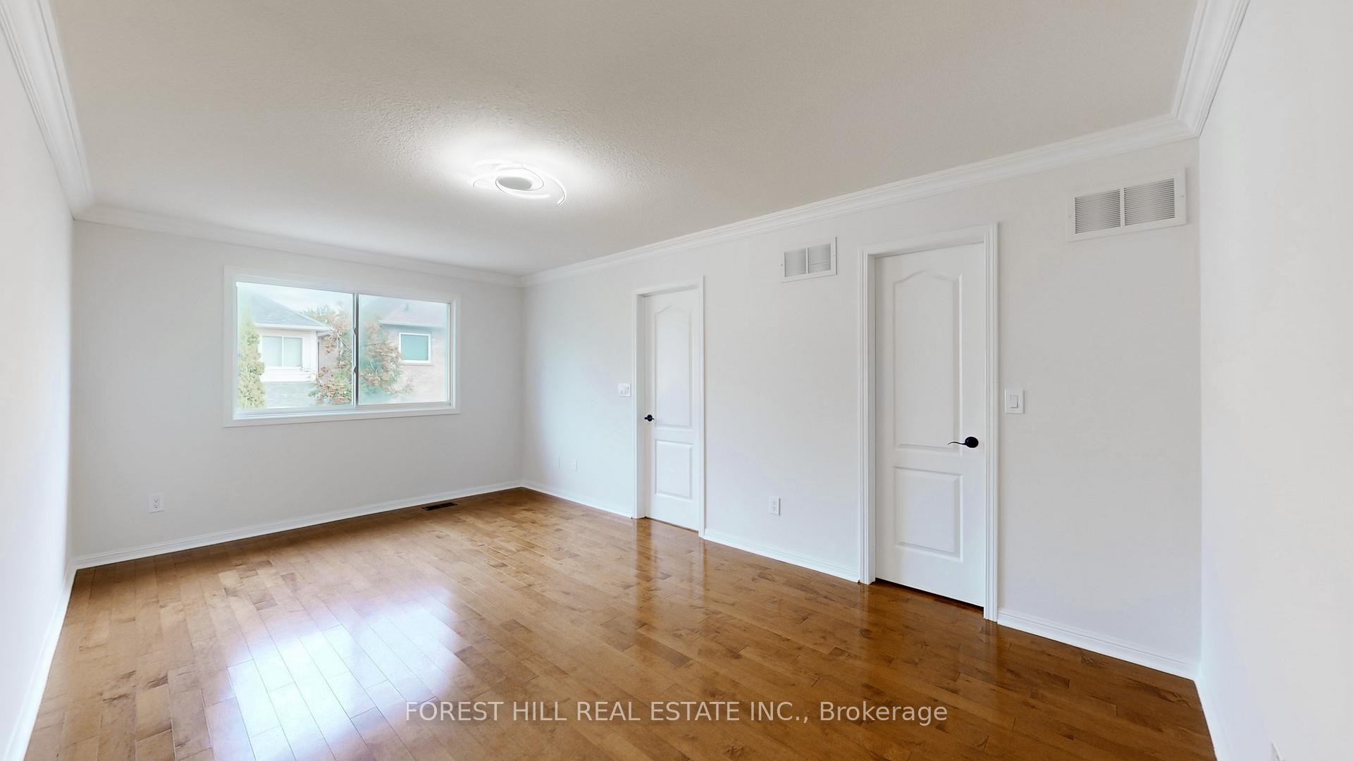 Photo 12 of 4 Lionheart Lane, Markham, Berczy — HOMEH