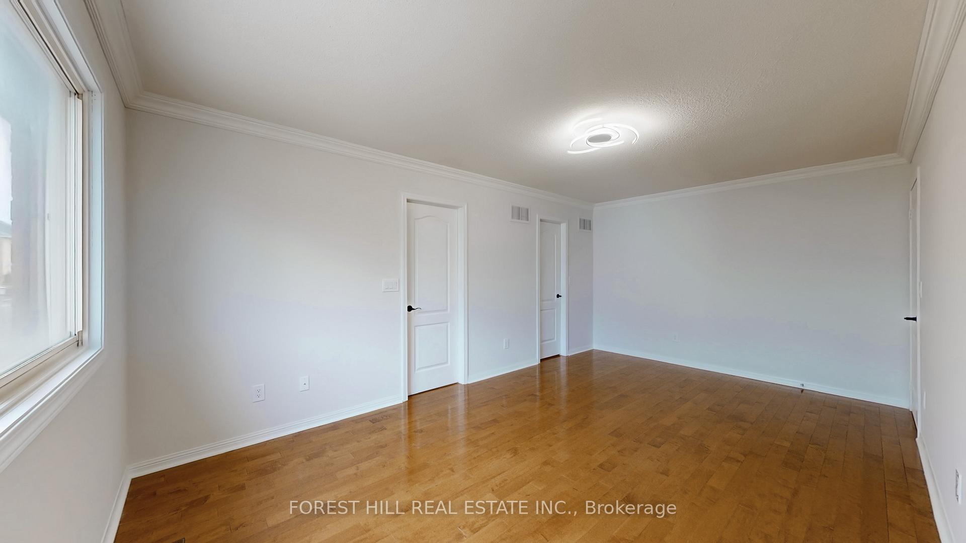 Photo 13 of 4 Lionheart Lane, Markham, Berczy — HOMEH