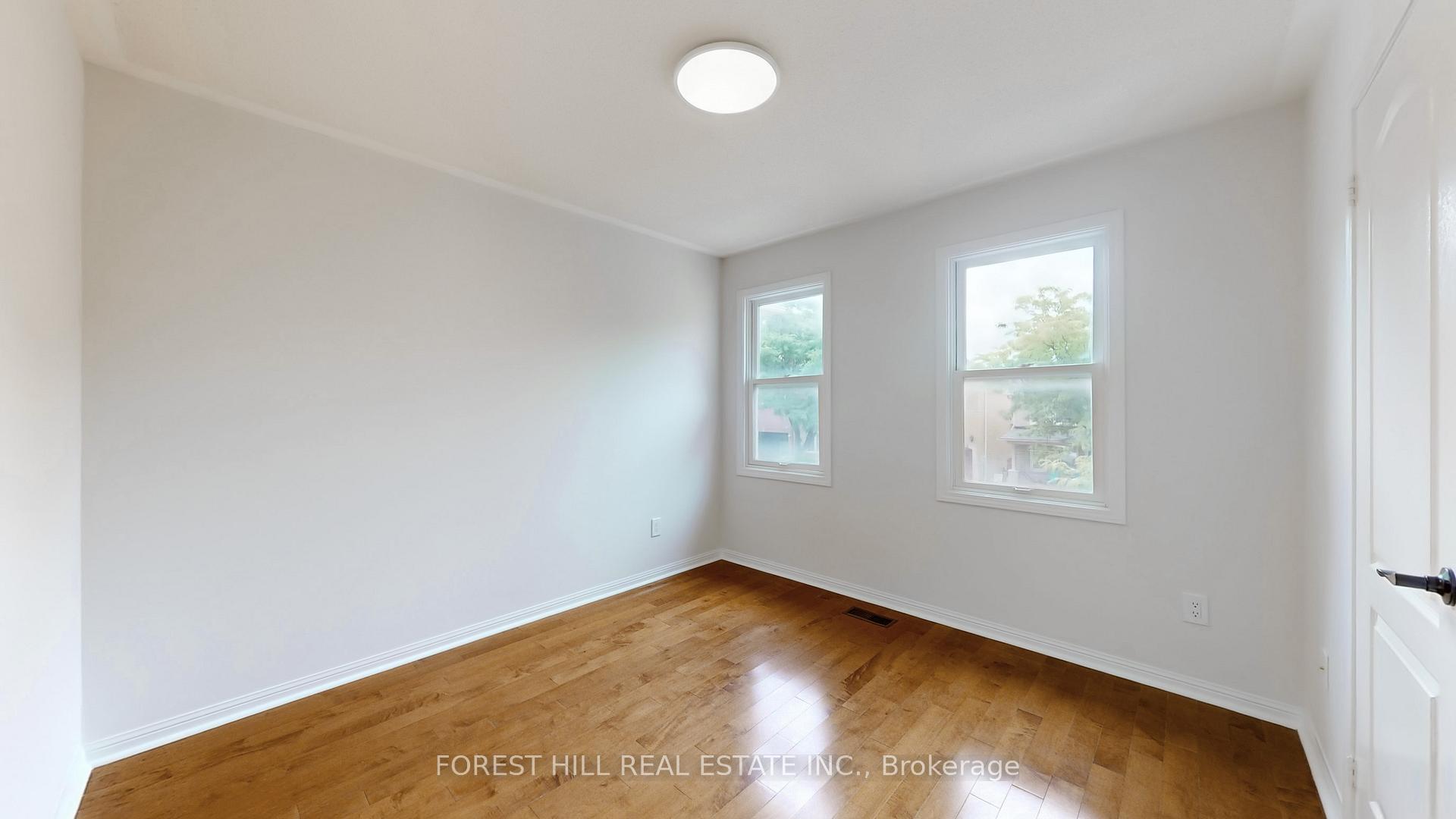 Photo 16 of 4 Lionheart Lane, Markham, Berczy — HOMEH