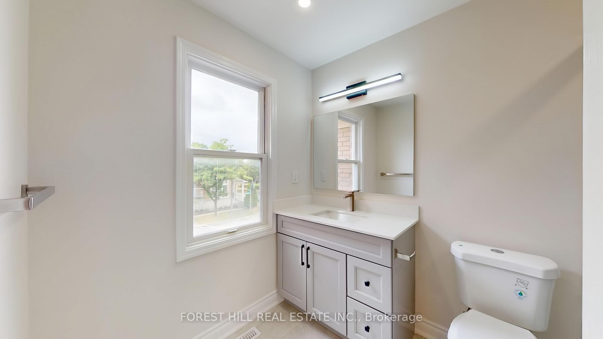 Photo 24 of 4 Lionheart Lane, Markham, Berczy — HOMEH