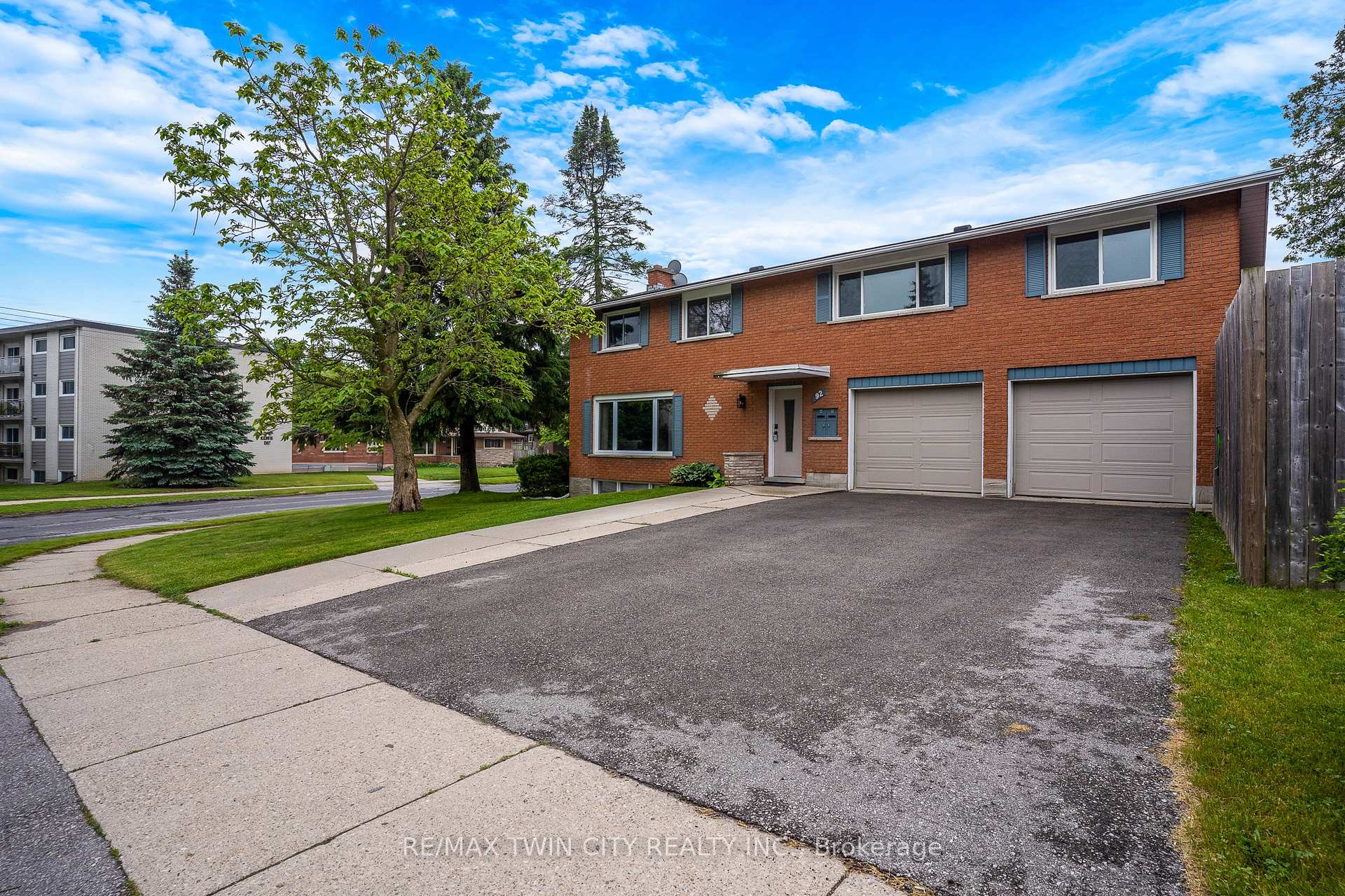 Photo 1 of 92 Kenwood Drive, Kitchener — HOMEH